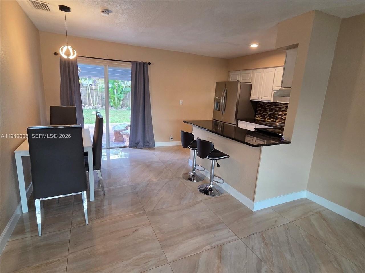 6270 Nw 14th St - Photo 3 of 19