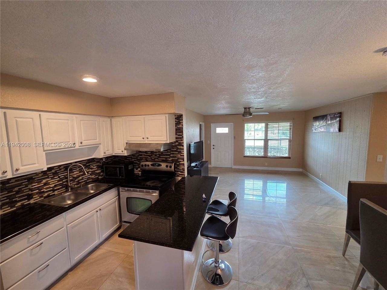 6270 Nw 14th St - Photo 6 of 19