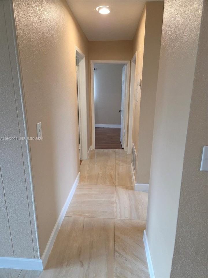 6270 Nw 14th St - Photo 7 of 19