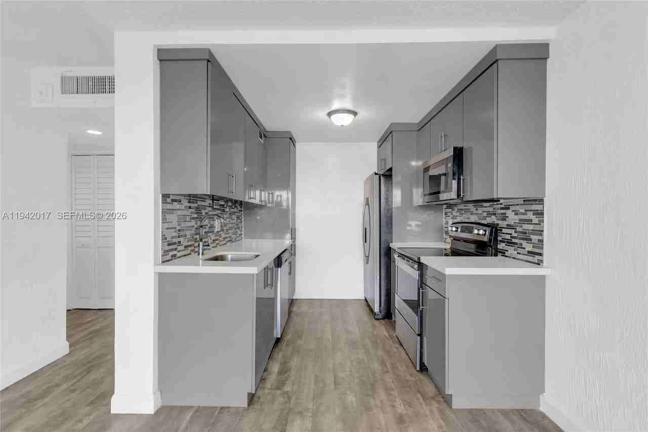 10400 Sw 108th Ave #A413 - Photo 3 of 25