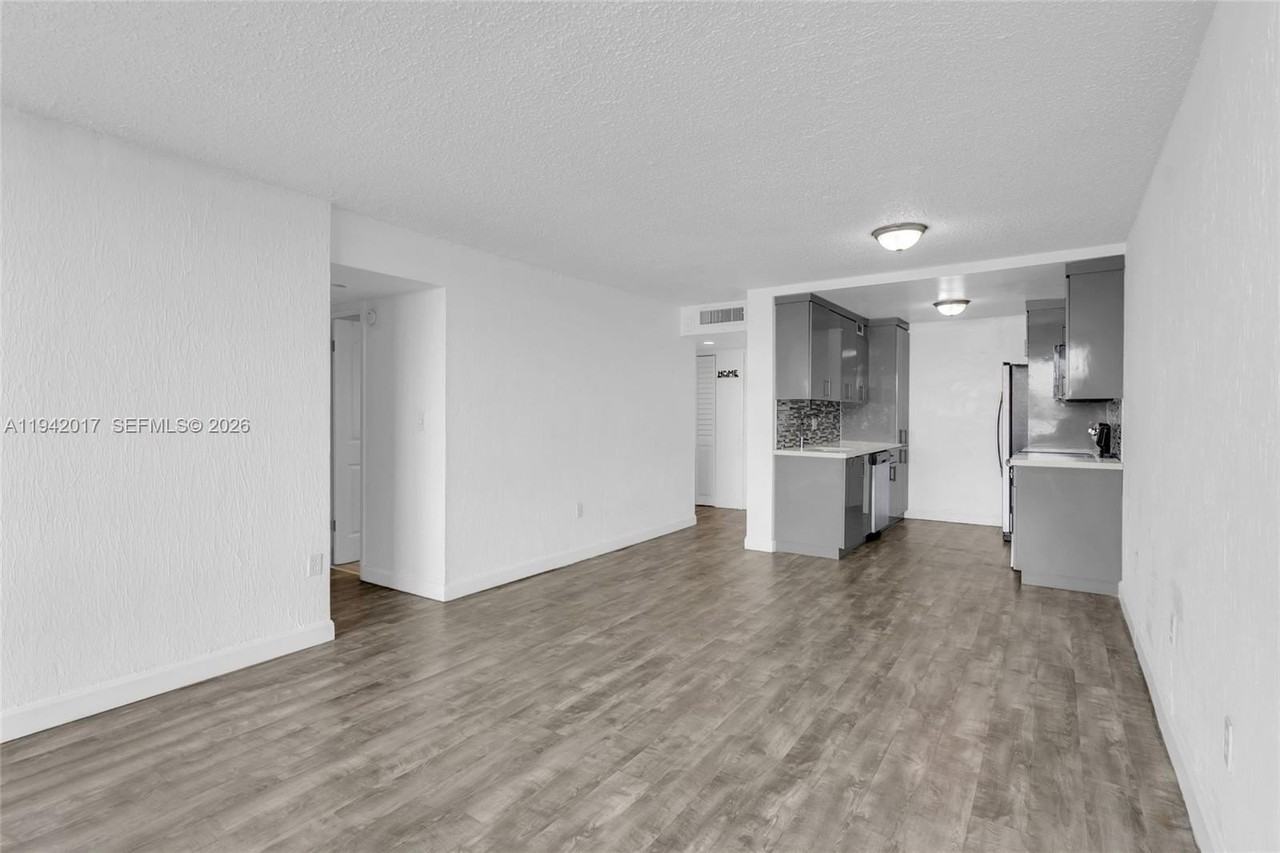 10400 Sw 108th Ave #A413 - Photo 6 of 25