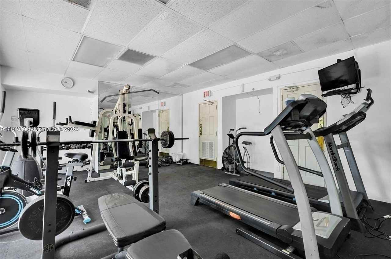 20400 W Country Club Dr #812 - Photo 5 of 22