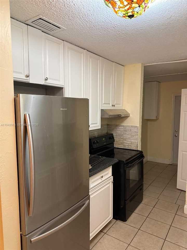 304 Nw 6th Ave - Photo 3 of 11