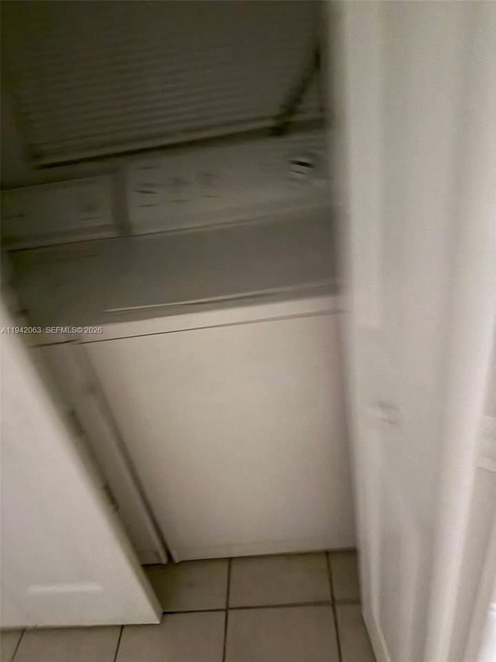 304 Nw 6th Ave - Photo 4 of 11