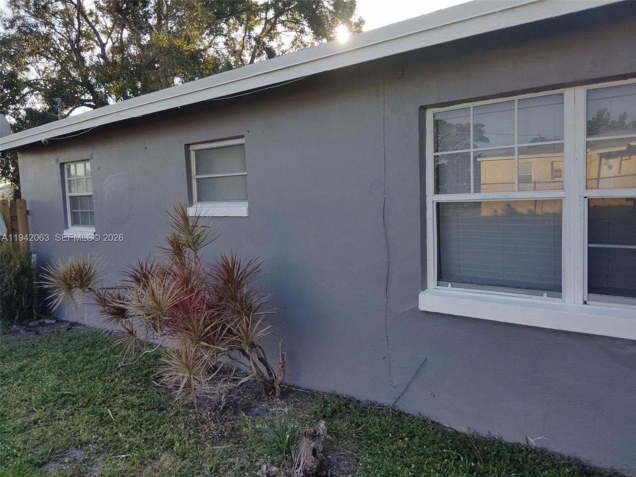 304 Nw 6th Ave - Photo 2 of 11