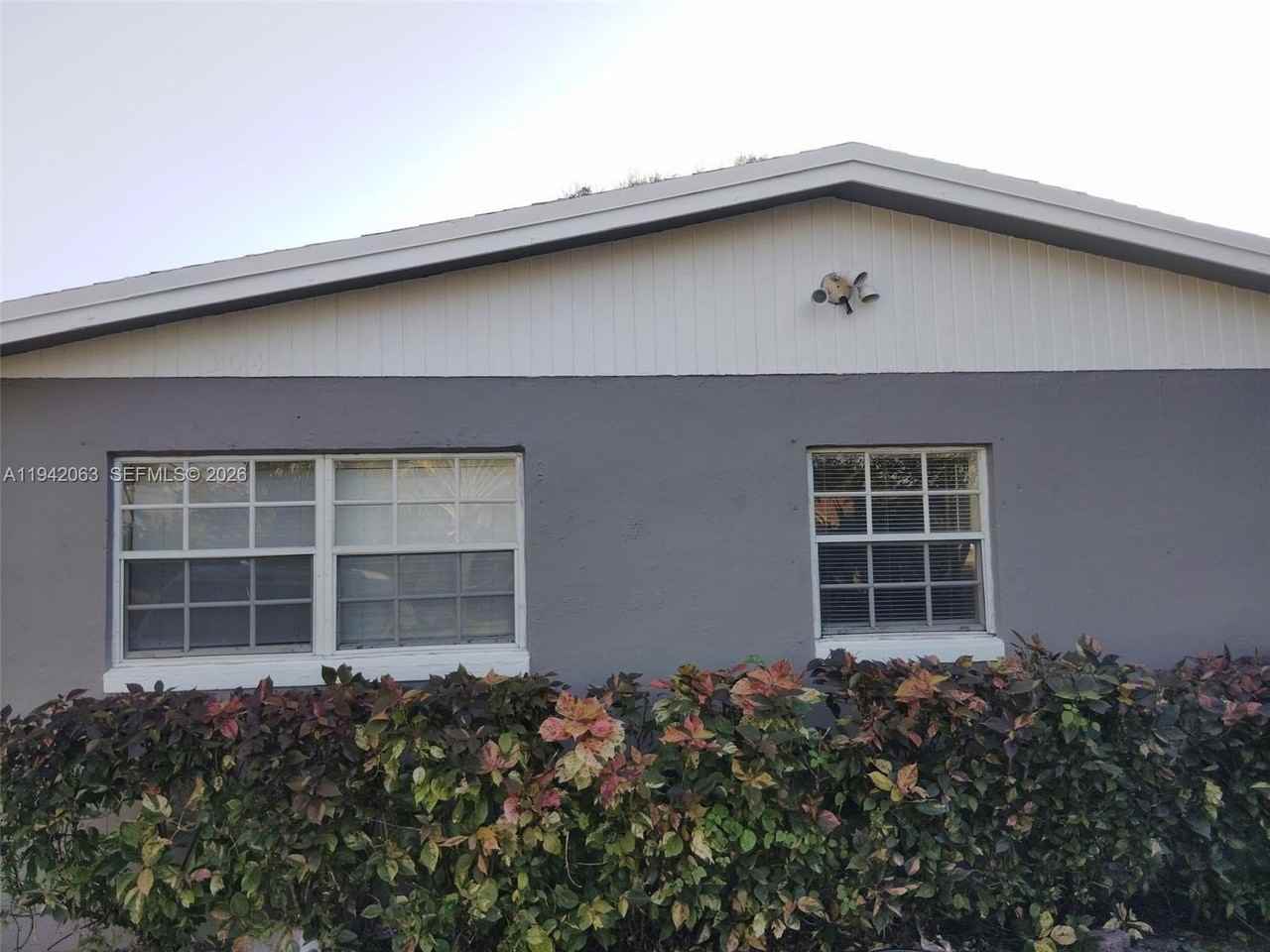 304 Nw 6th Ave - Photo 3 of 11