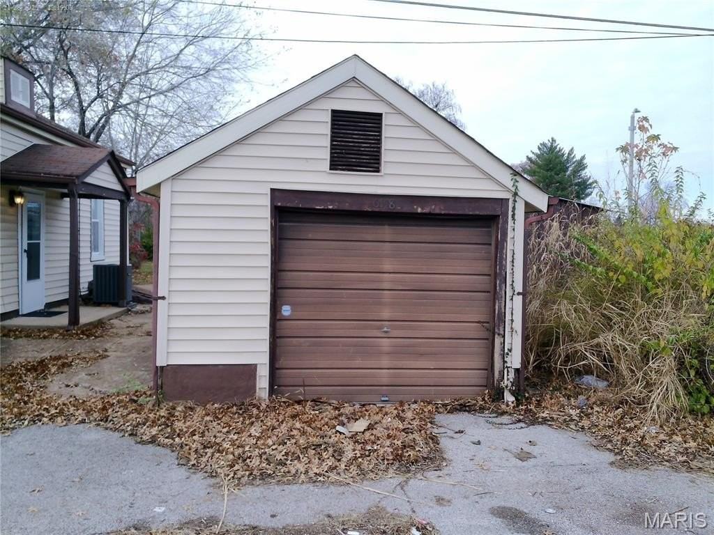 6118 Vermont Ave - Photo 5 of 15