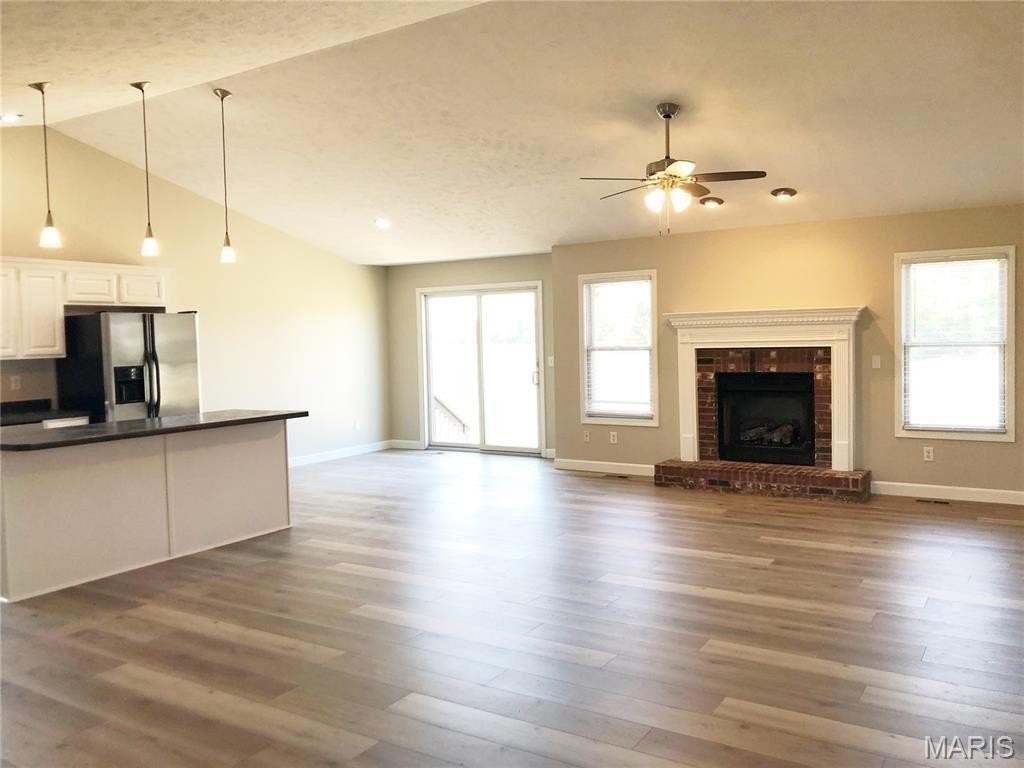 421 Trotter Dr - Photo 5 of 17