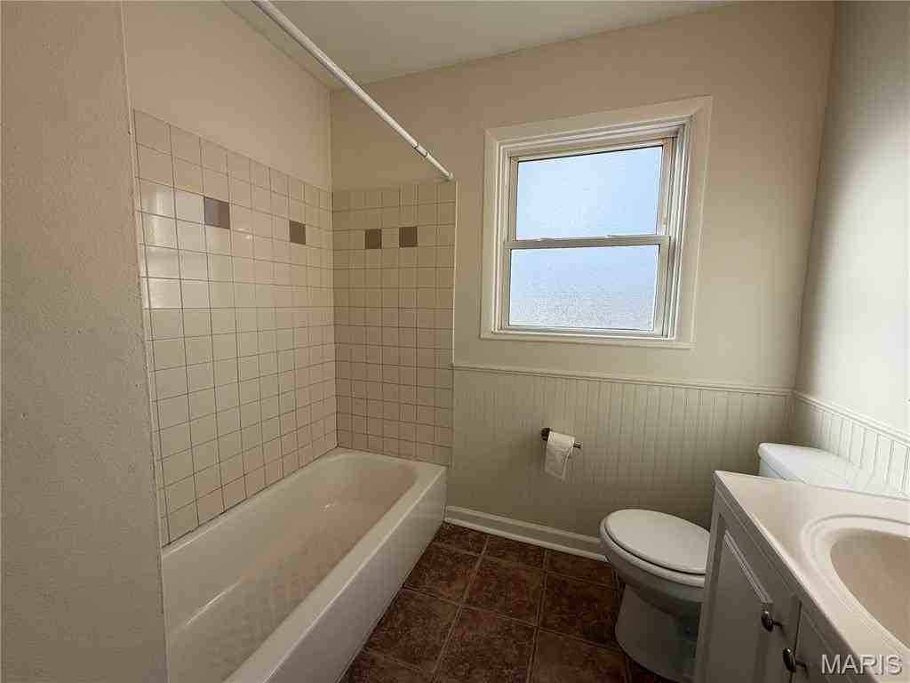 854 Loekes Dr - Photo 5 of 12