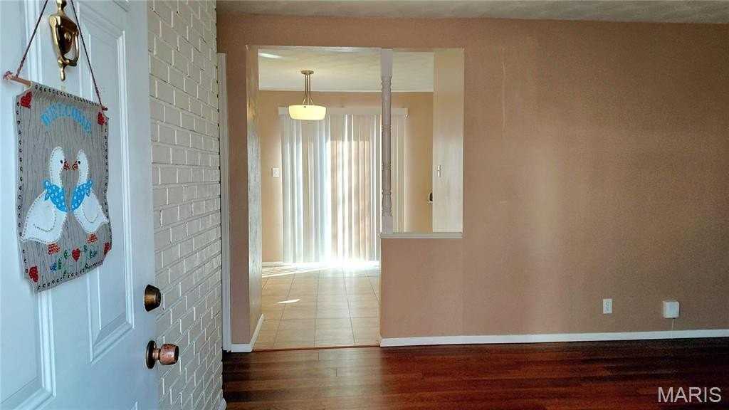 1920 Americana Way - Photo 4 of 25