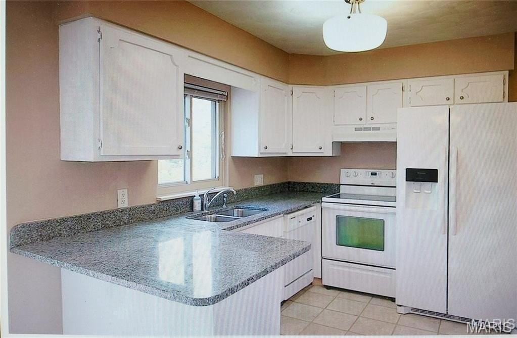 1920 Americana Way - Photo 6 of 25