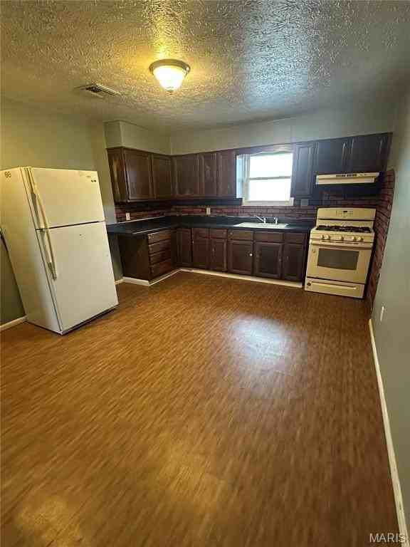 520 N Wood River Ave #3 - Photo 3 of 7