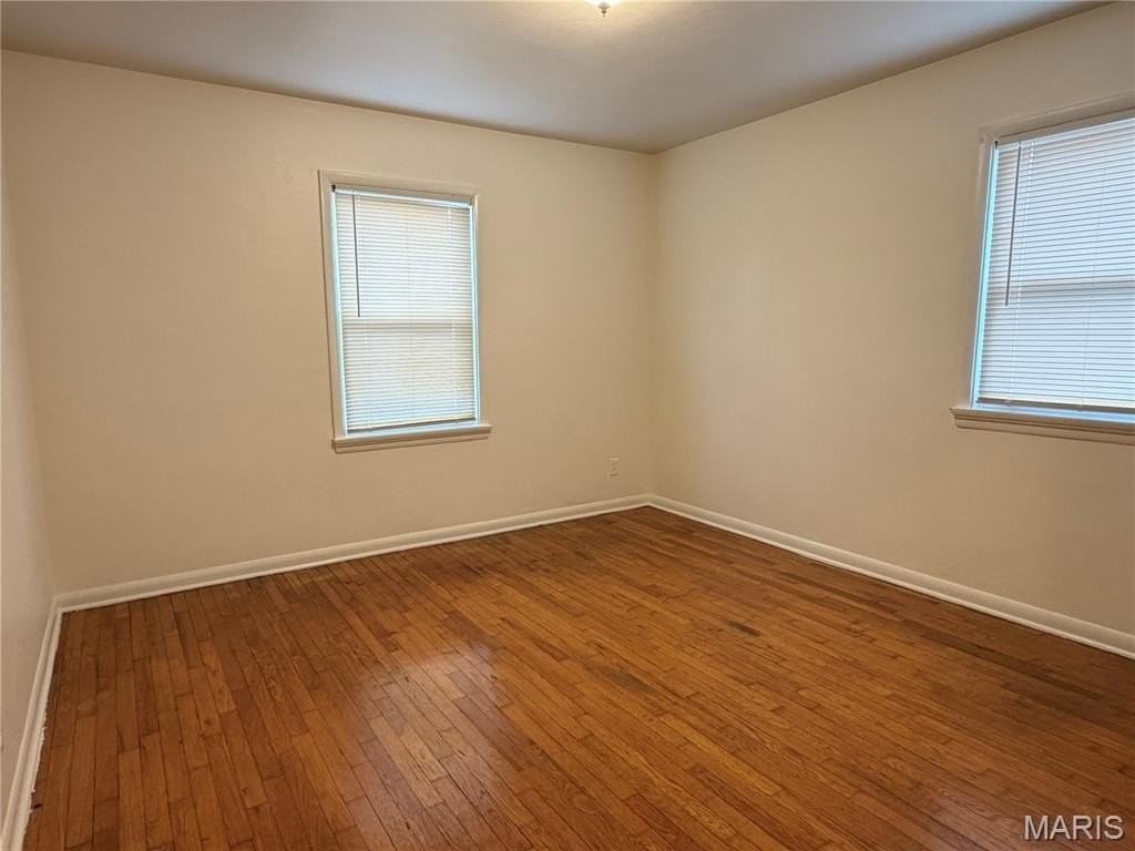 1060 Loekes Dr - Photo 4 of 11