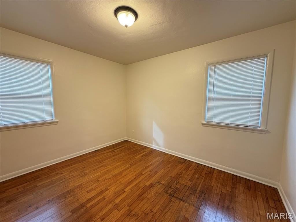 1060 Loekes Dr - Photo 5 of 11