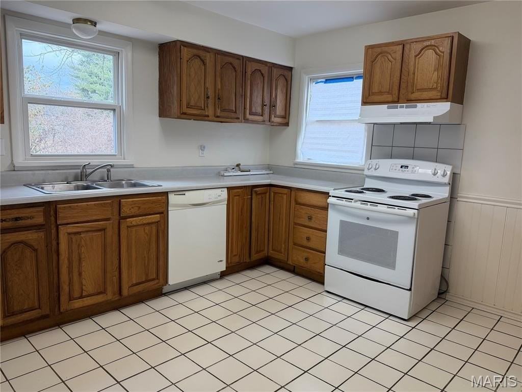 1060 Loekes Dr - Photo 7 of 11