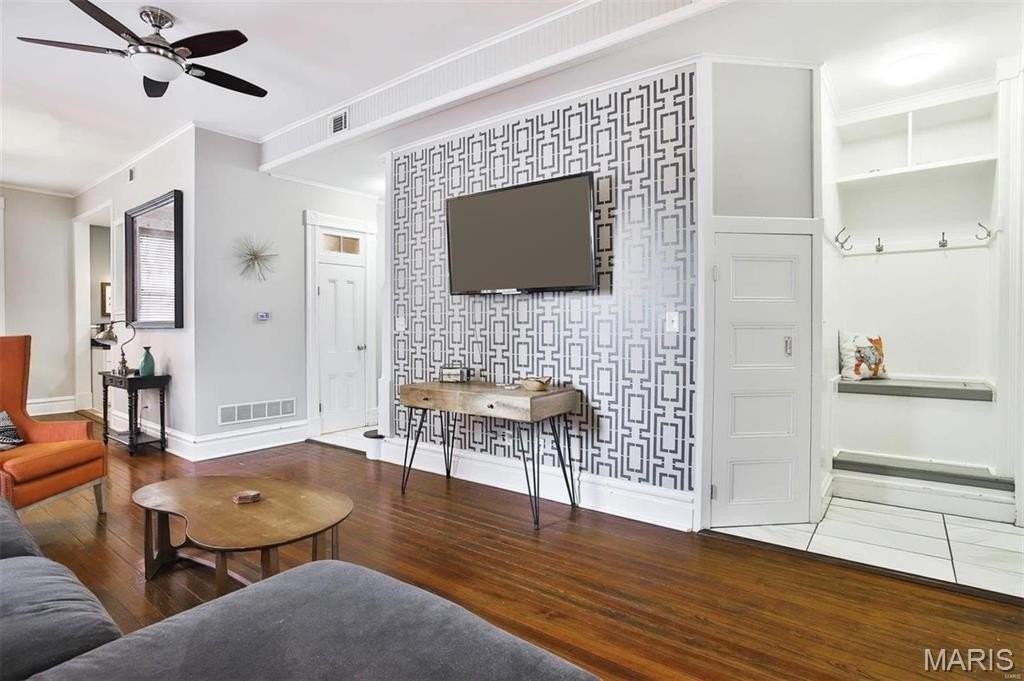 2018 Senate St #R - Photo 2 of 40