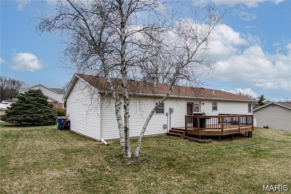 19 Christine Dr - Photo 6 of 35