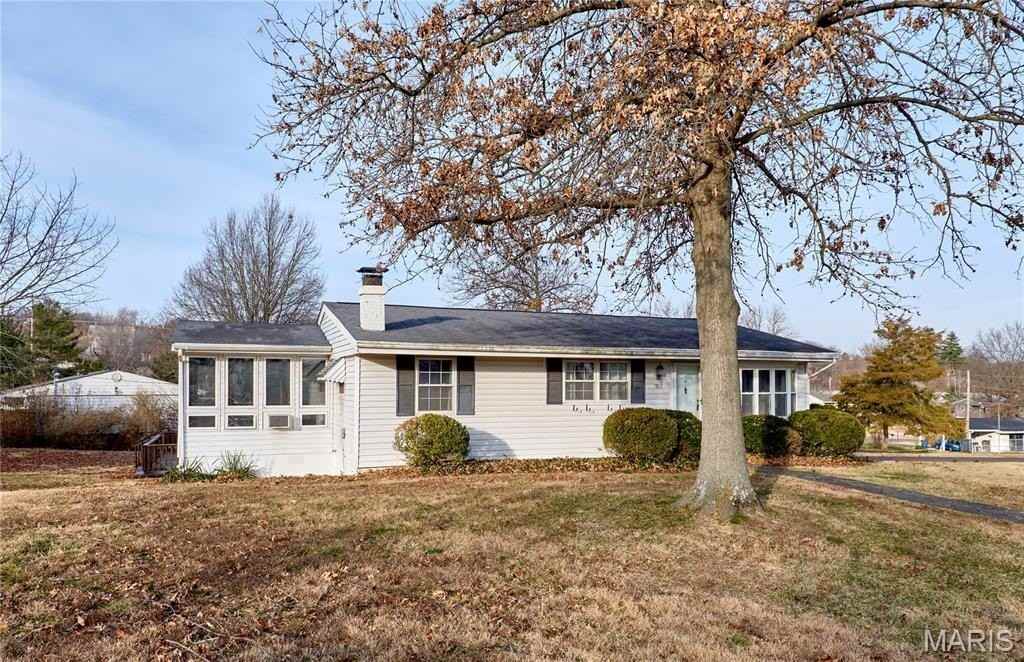 705 Vendome Ln - Photo 2 of 28