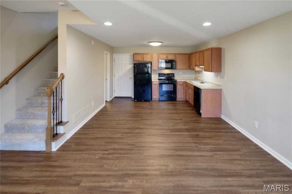 312 Starwood Dr - Photo 4 of 21