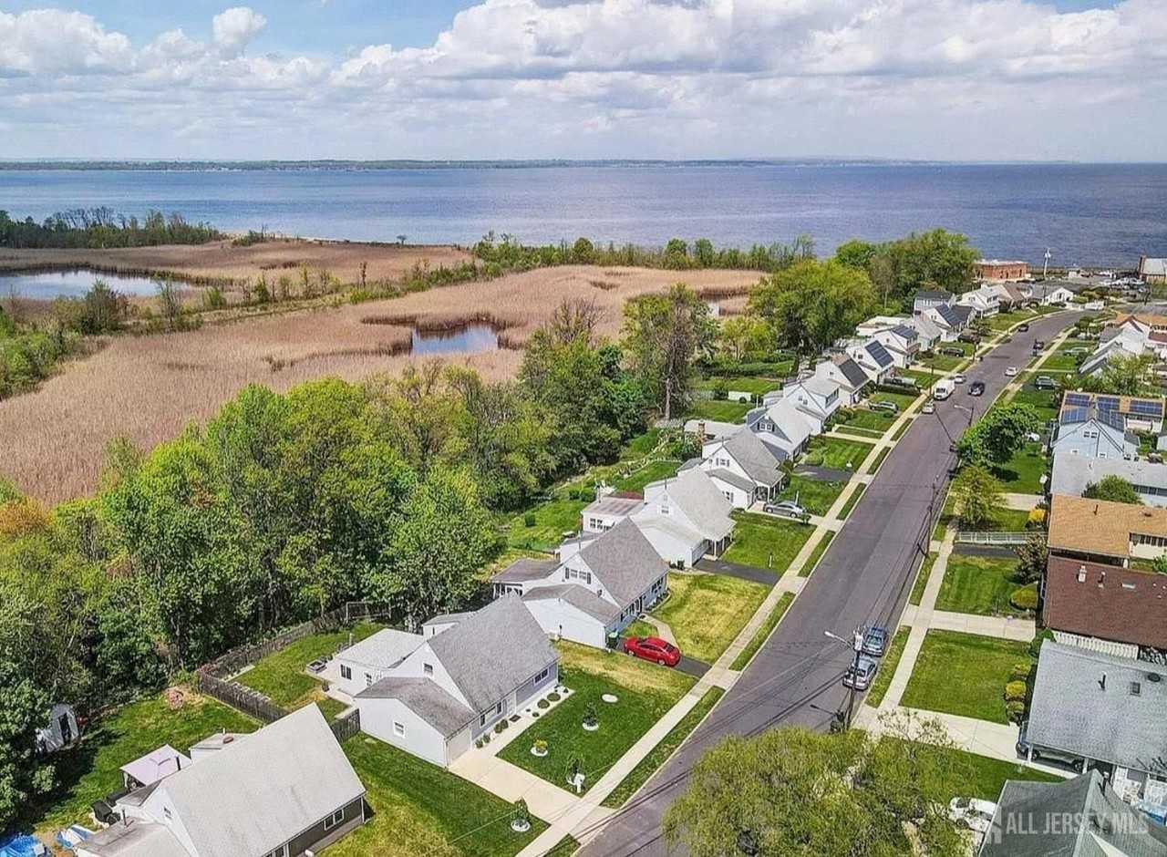 106 Boulevard W - Photo 3 of 34