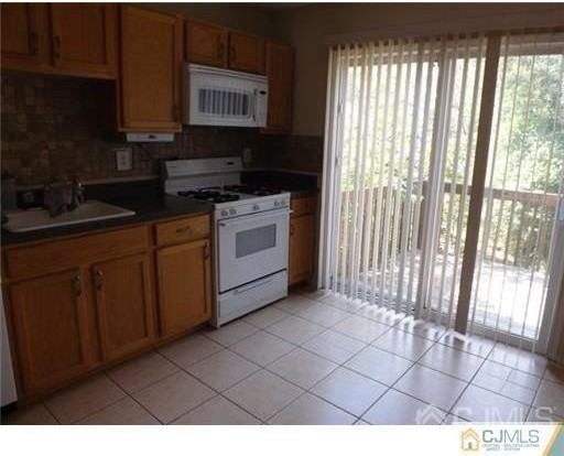 18 Lakeview Dr - Photo 2 of 10