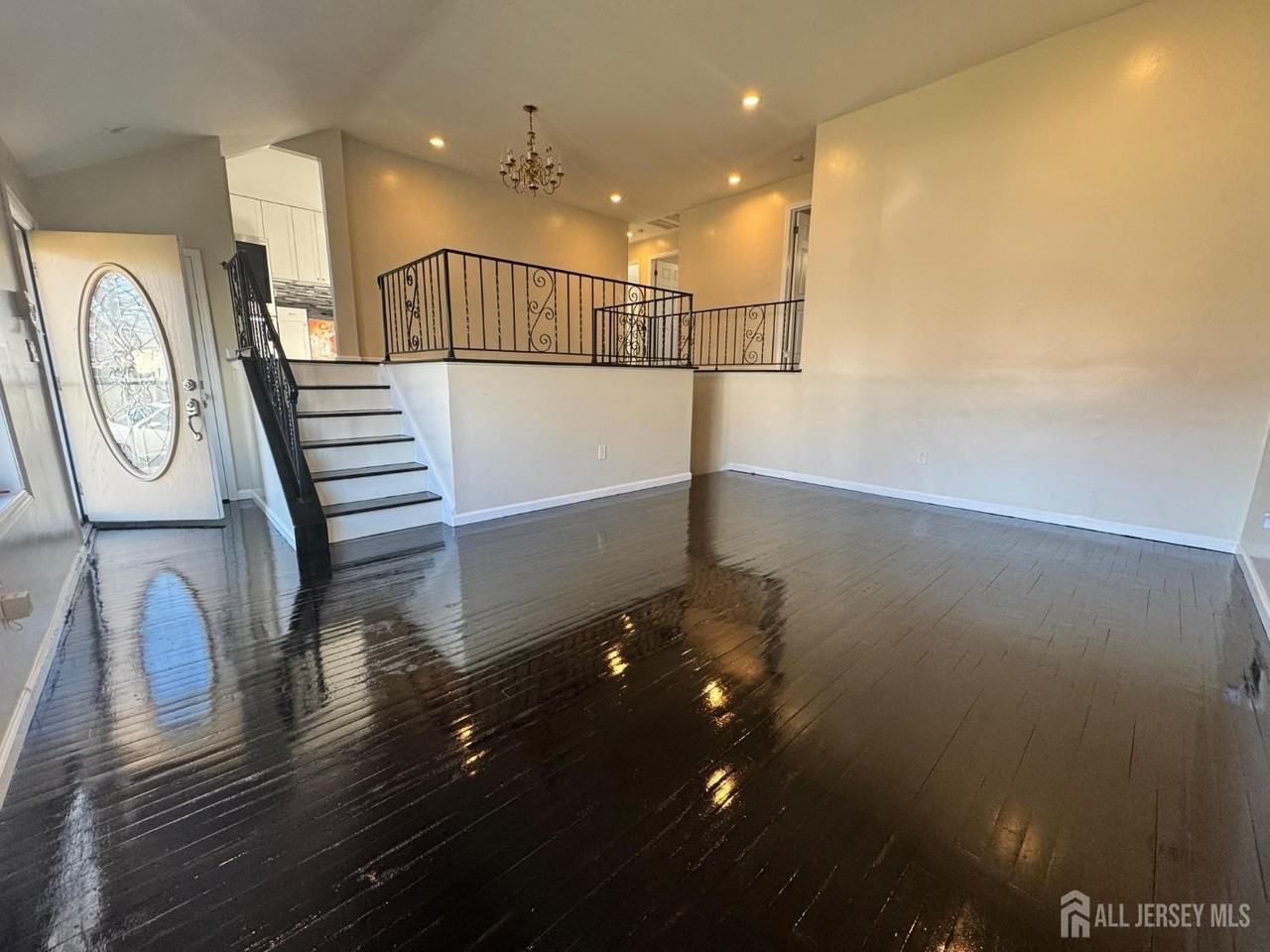 1108 Frank St - Photo 3 of 33