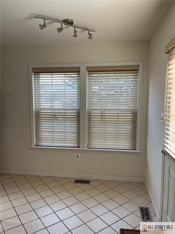 27 Benjamin Franklin Dr #C - Photo 2 of 18