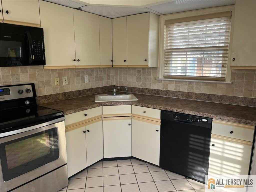 27 Benjamin Franklin Dr #C - Photo 6 of 18