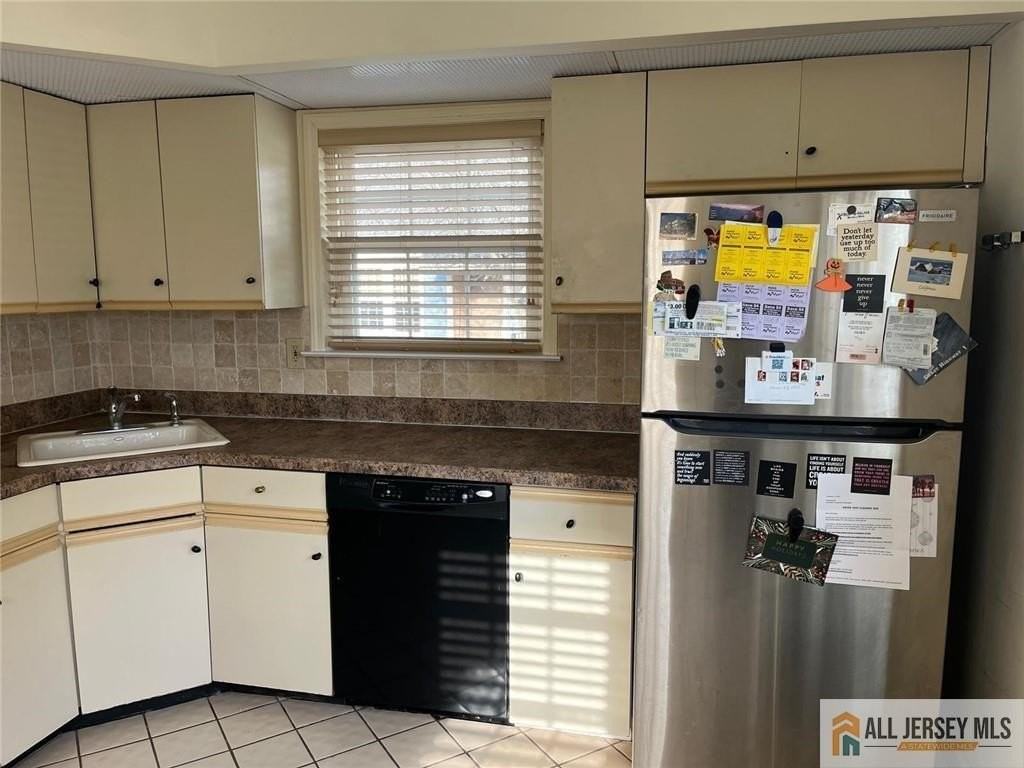 27 Benjamin Franklin Dr #C - Photo 7 of 18