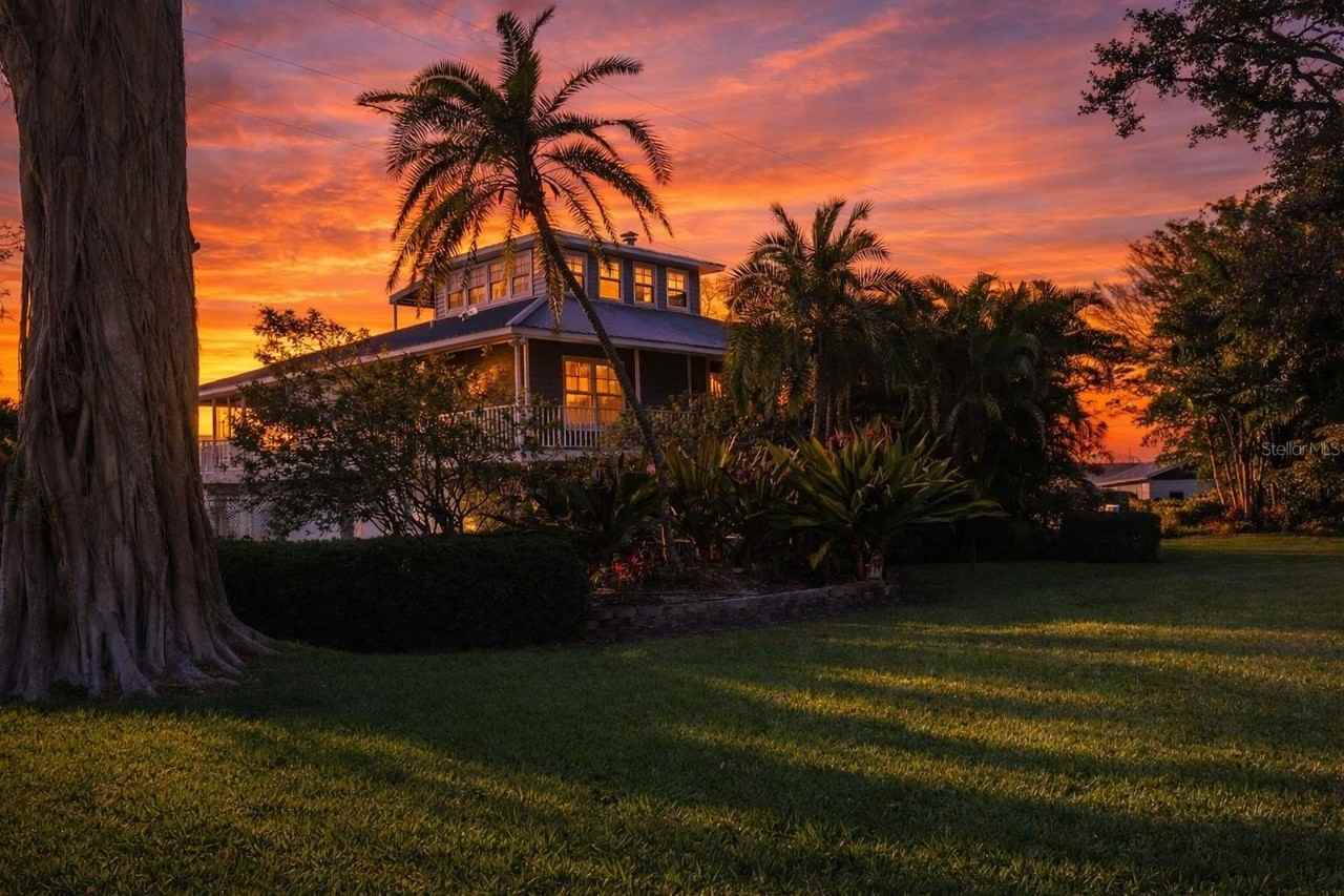 7676 Westmoreland Dr - Photo 2 of 50