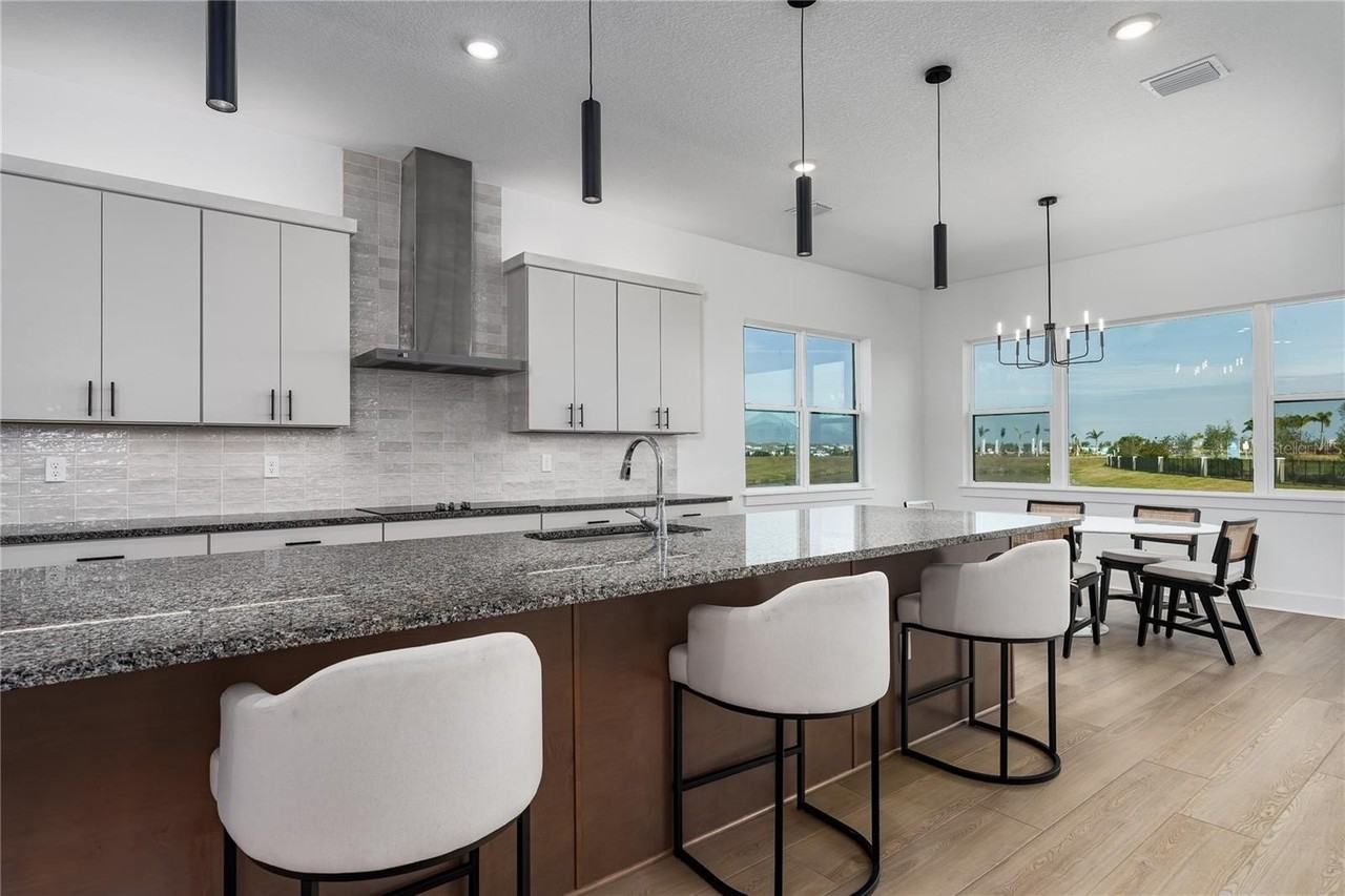 8210 Golden Beach Ct - Photo 7 of 41