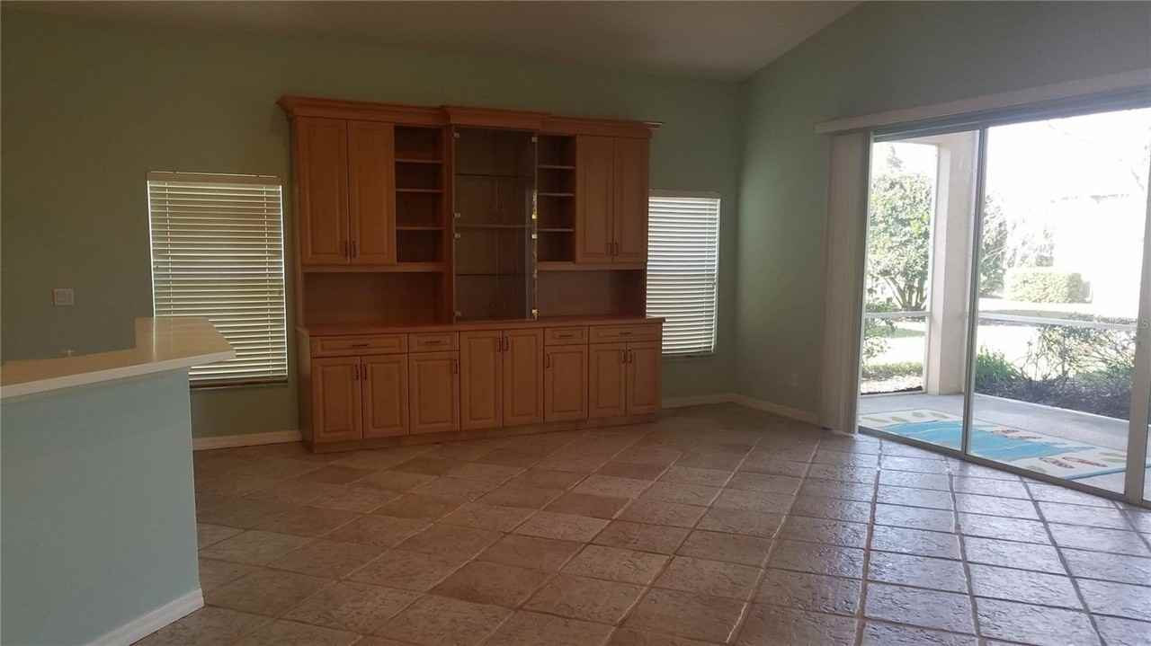 5271 Highbury Cir - Photo 2 of 18