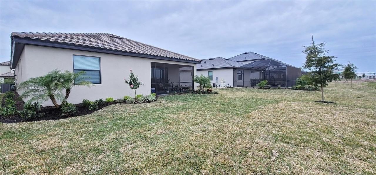 15719 Islandwalk Ave - Photo 5 of 7