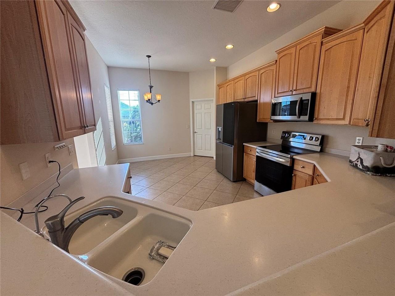 11375 Dancing River Dr - Photo 6 of 34