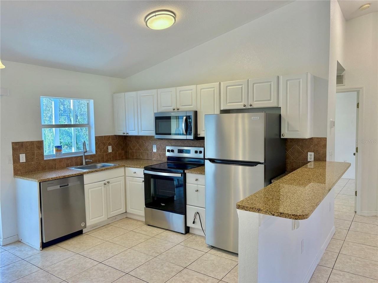 225 Santa Fe St - Photo 3 of 26