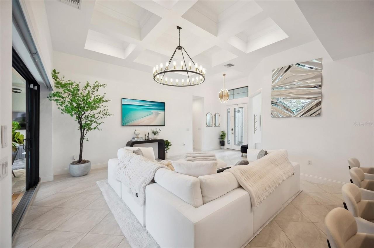 1099 Cimarron Dr - Photo 7 of 42