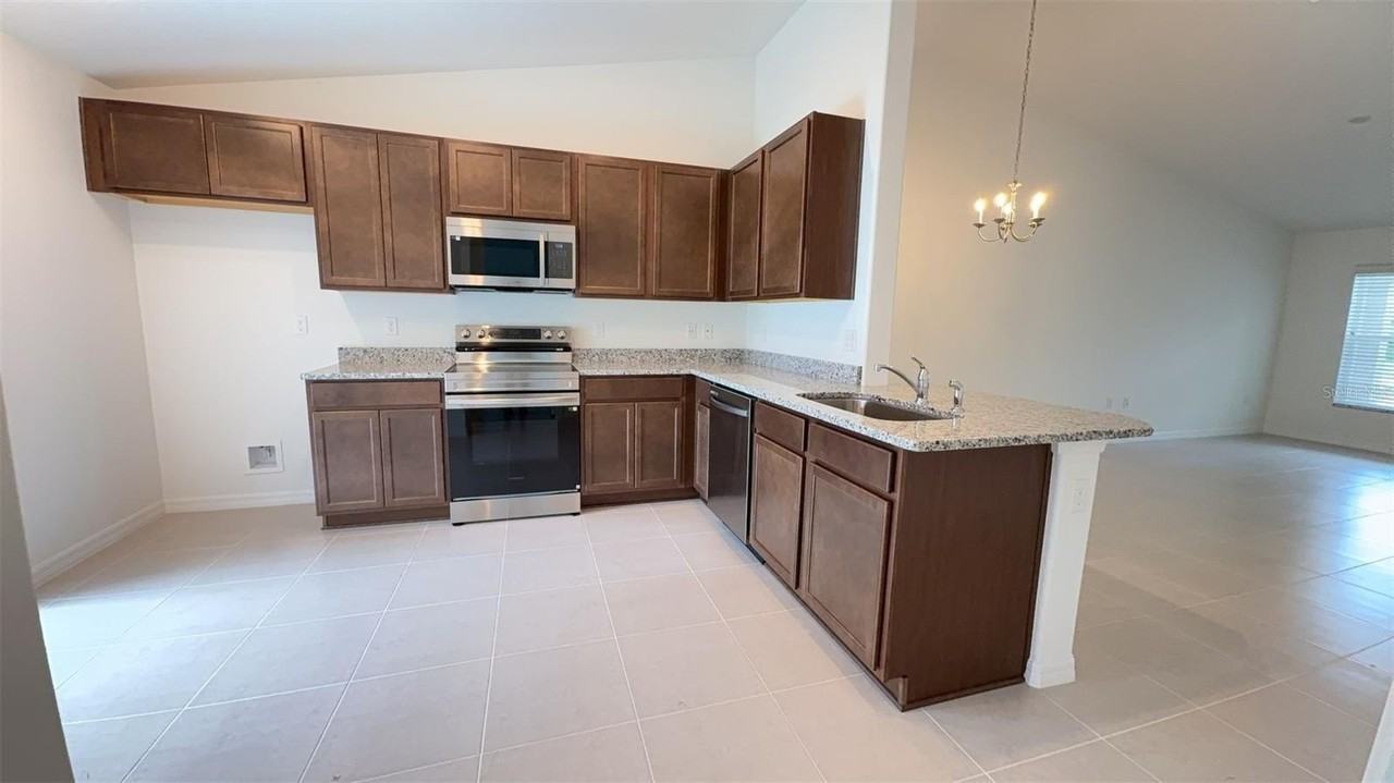 4 Llobell Pl #A - Photo 5 of 27