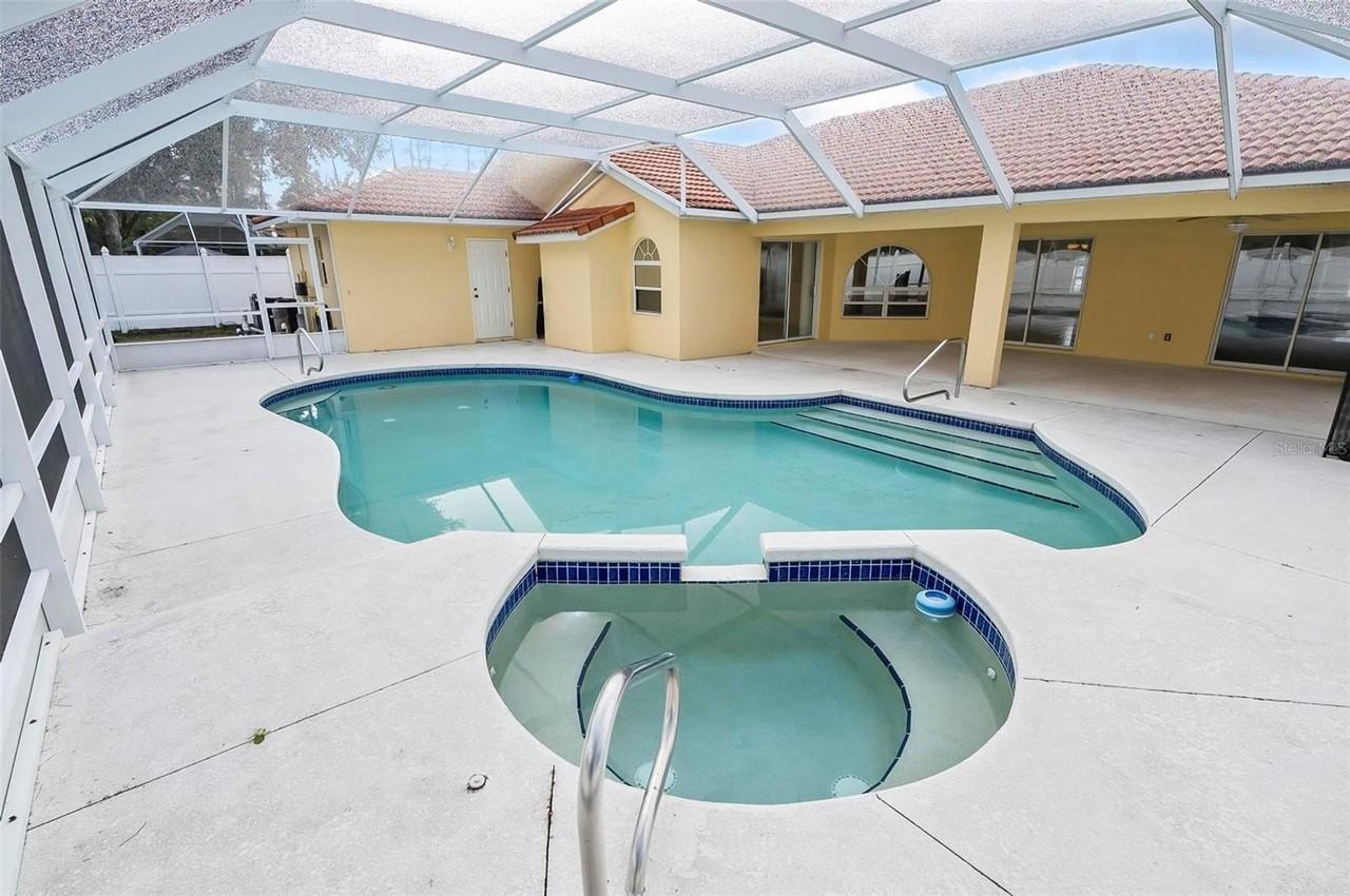 43 Fallen Oak Ln - Photo 5 of 50