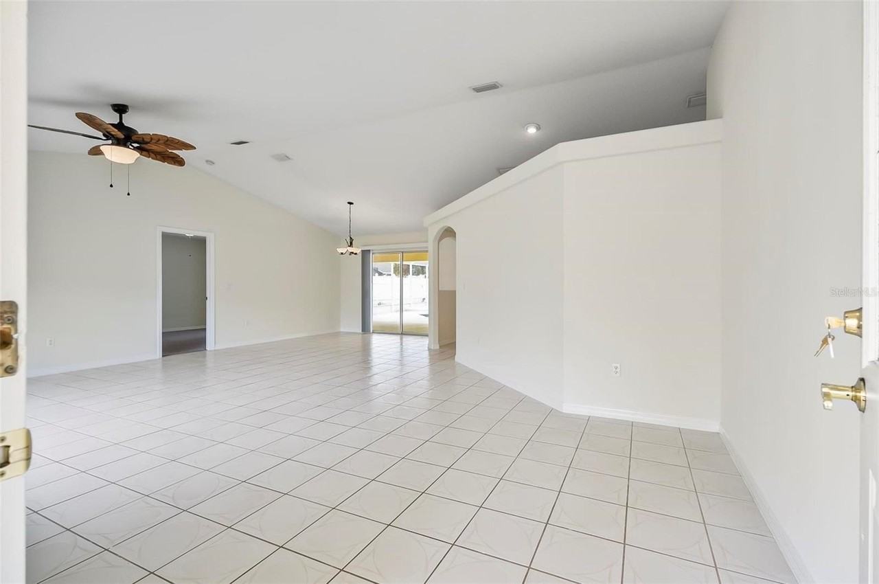 43 Fallen Oak Ln - Photo 7 of 50