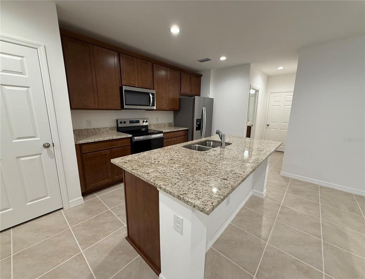 215 Glass Onion Dr - Photo 6 of 19