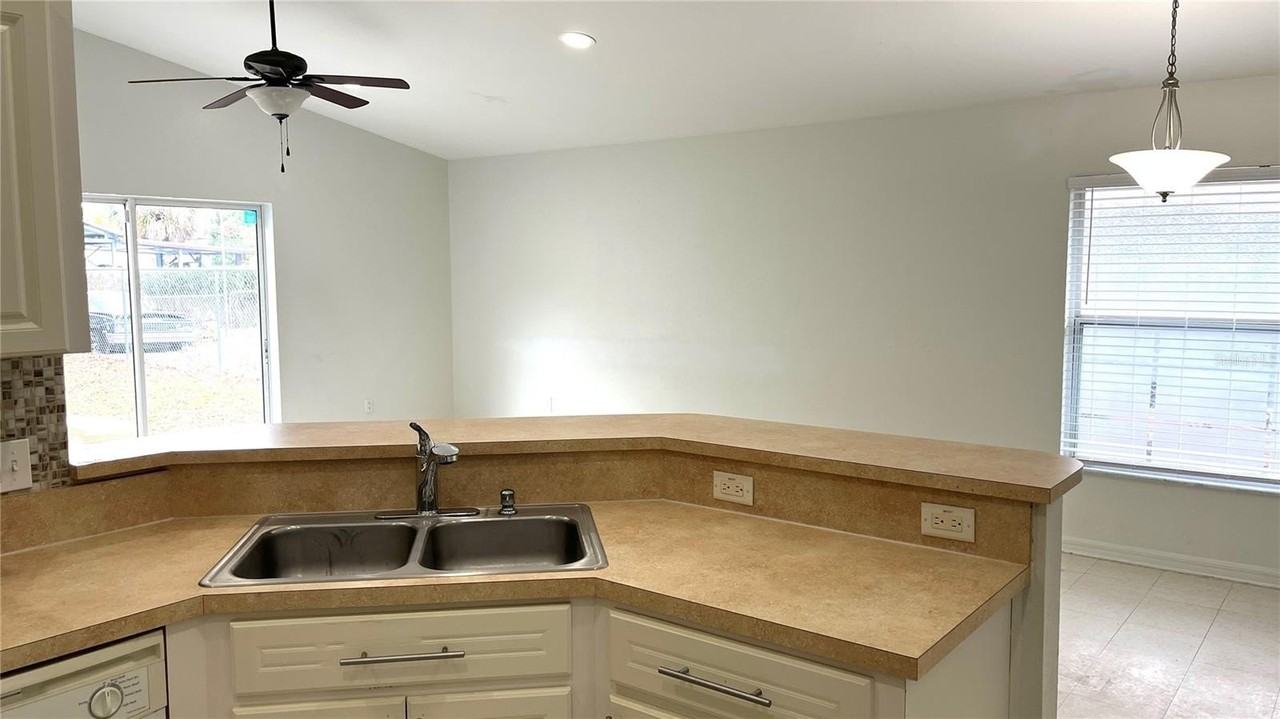 1310 E Myrtle St - Photo 5 of 14