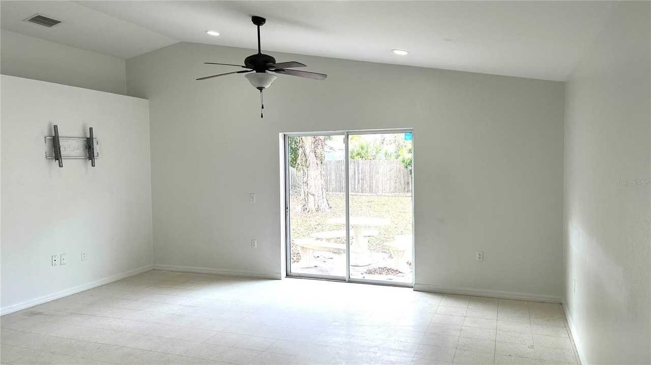 1310 E Myrtle St - Photo 7 of 14