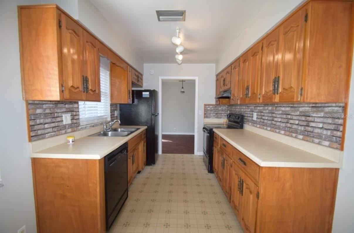 145 Audubon Rd - Photo 7 of 24