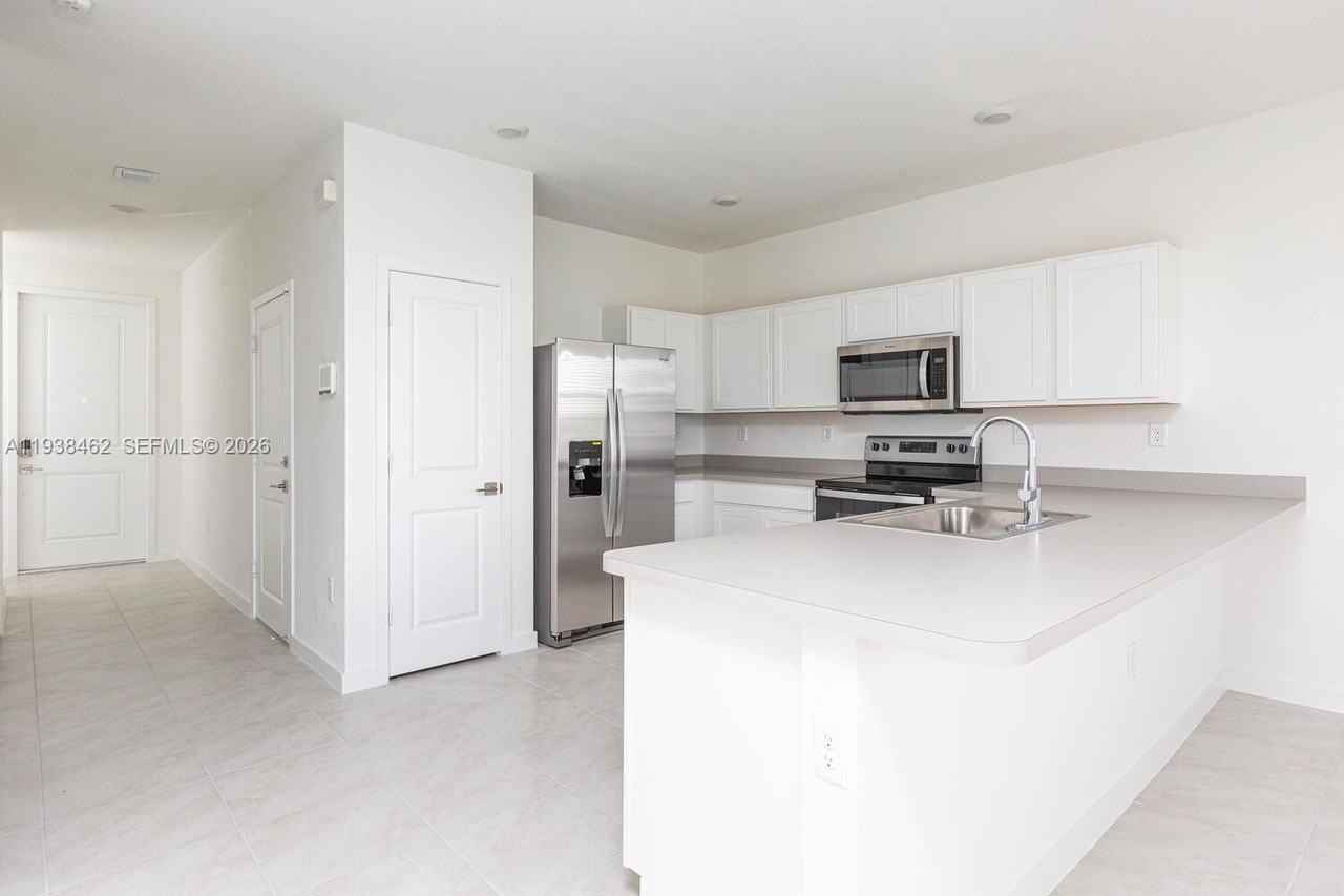 1780 Se 9th Ave - Photo 3 of 8