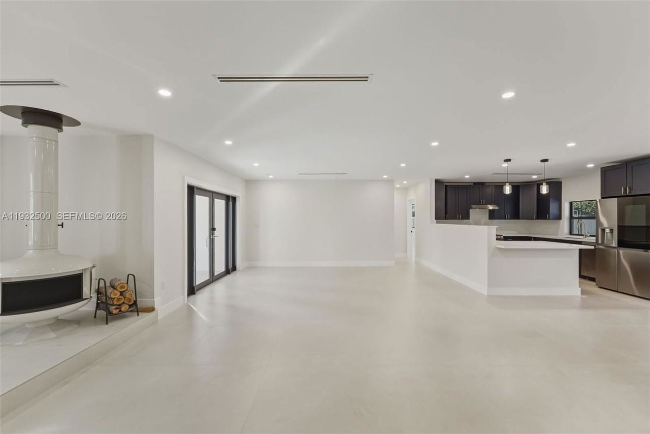 7505 Sw 167th St - Photo 6 of 8