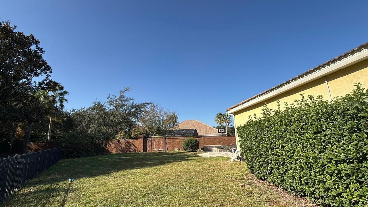 1351 Glenwick Dr - Photo 3 of 17