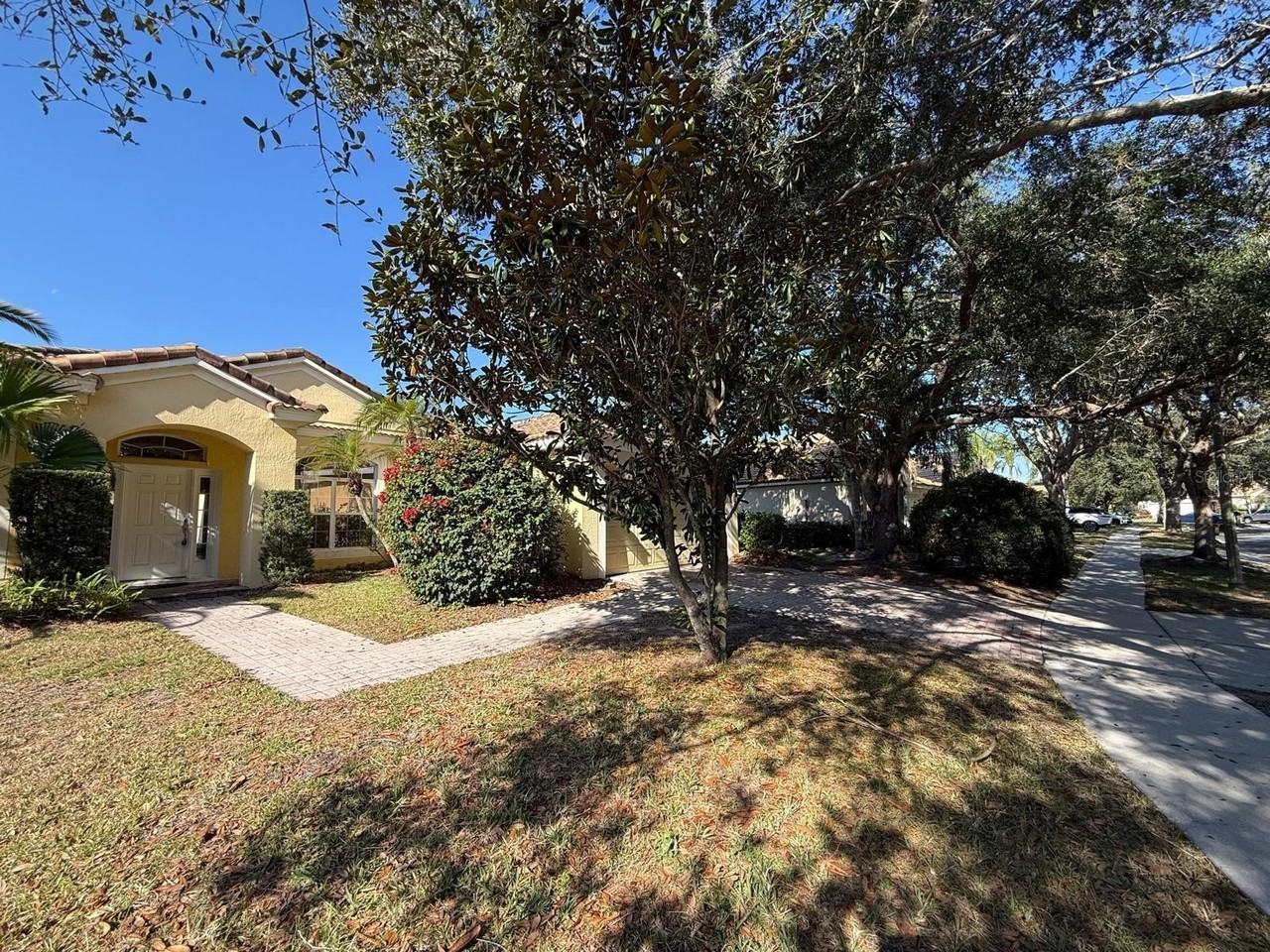 1351 Glenwick Dr - Photo 5 of 17