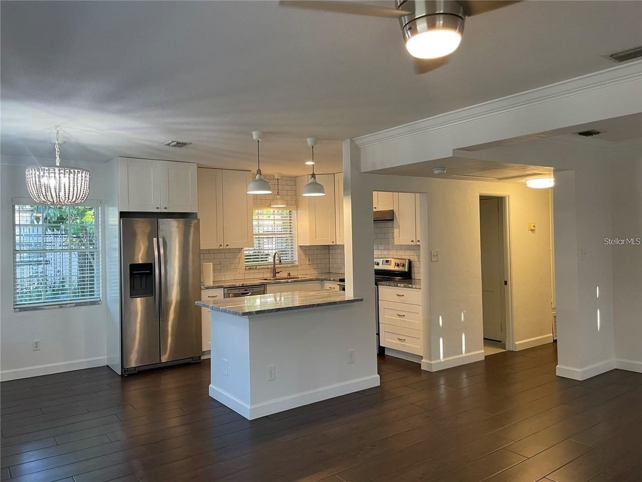 918 Golfview St - Photo 3 of 19