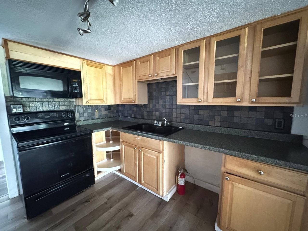 224 10th Ave - Photo 4 of 14