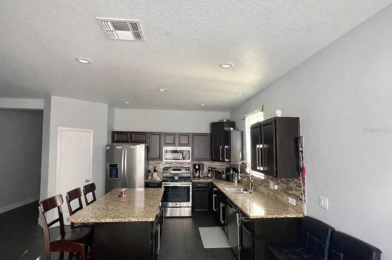 3951 Eternity Cir - Photo 4 of 22